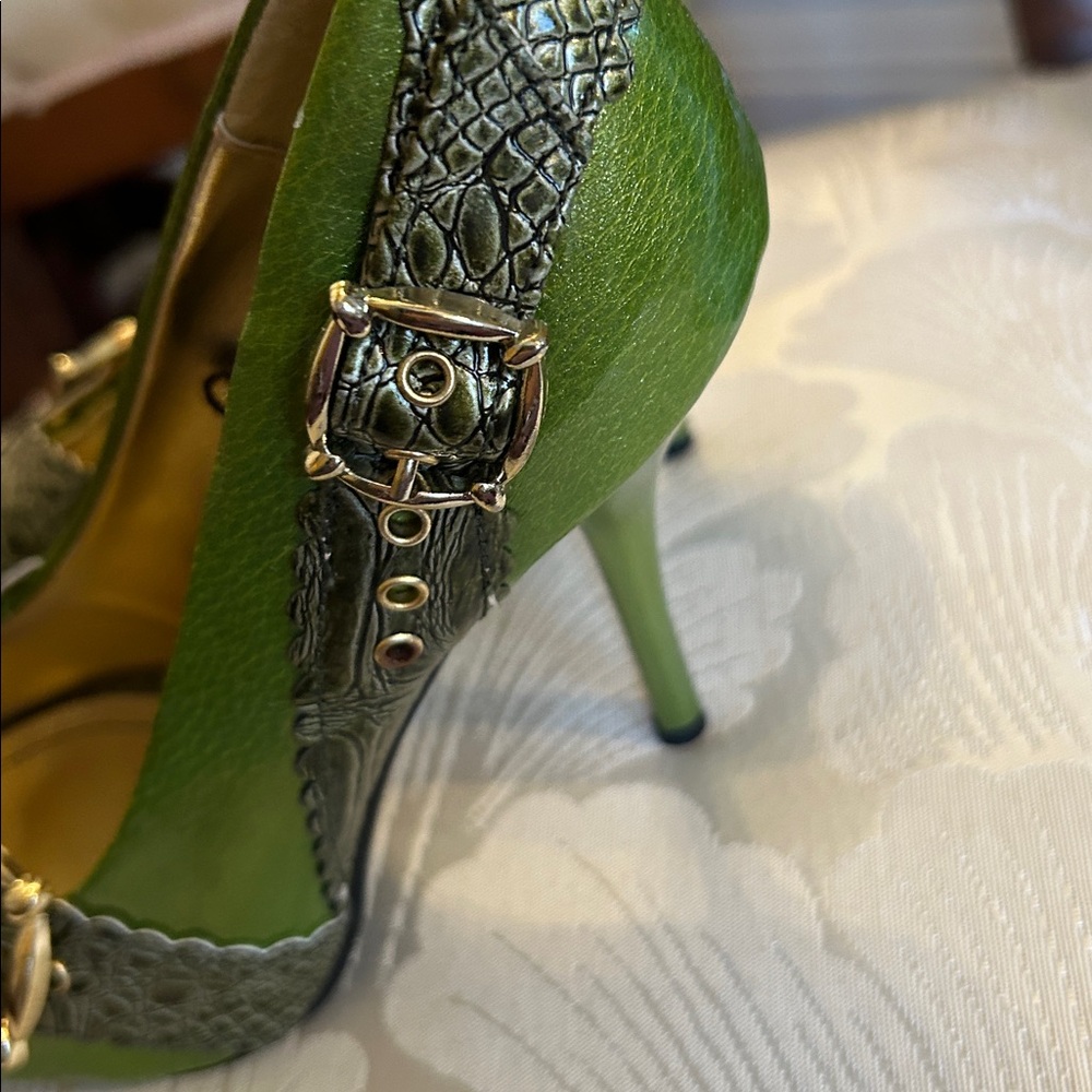 Dollhouse Green Pointed Heels - Picture 3 of 5